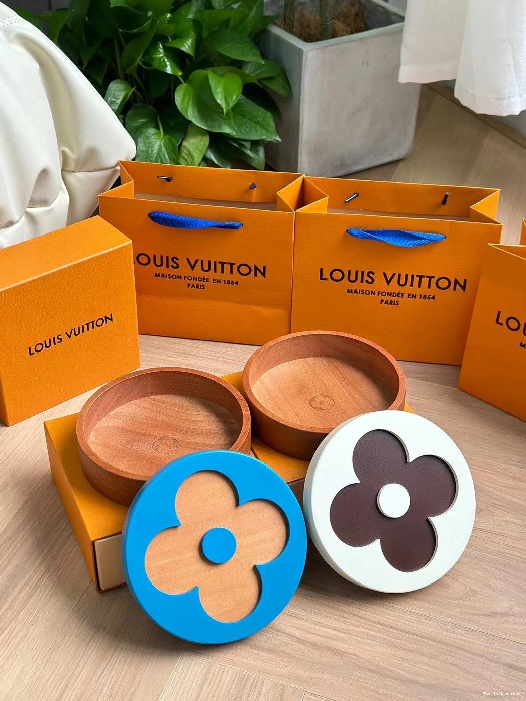 LV FLOWER BOX CUSTOM 0813